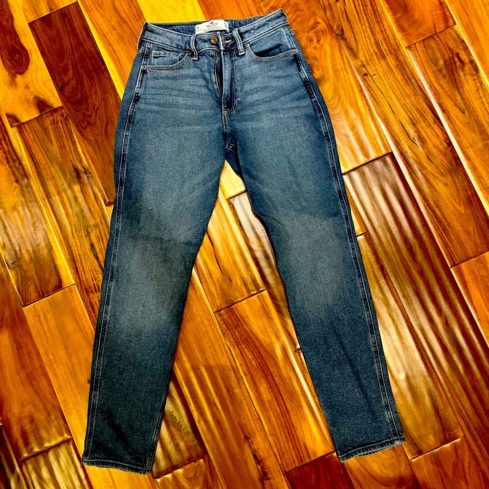 Hollister high rise crop mom jeans size W25/L27